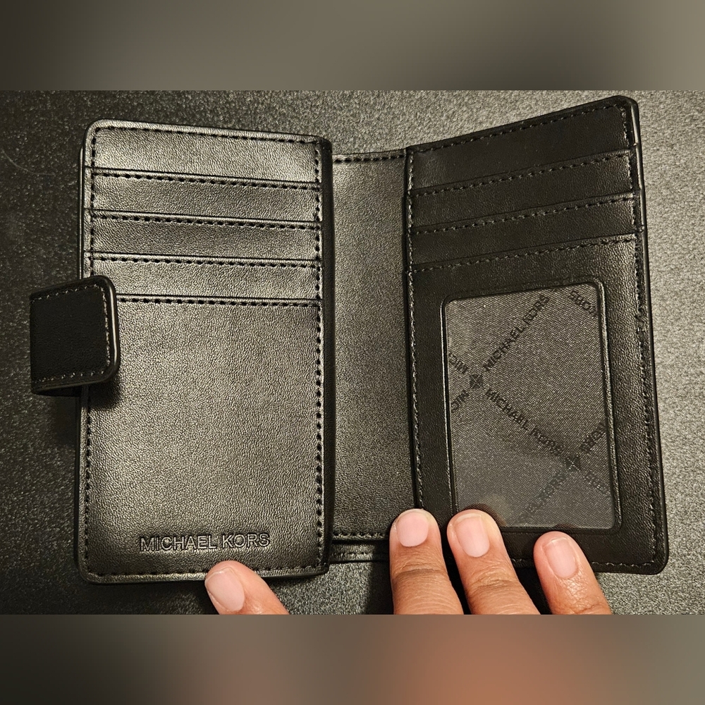 Michael Kors Black and White Wallet - Picture 4 of 5